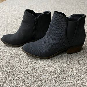 Kensie Grey Suede Bootie